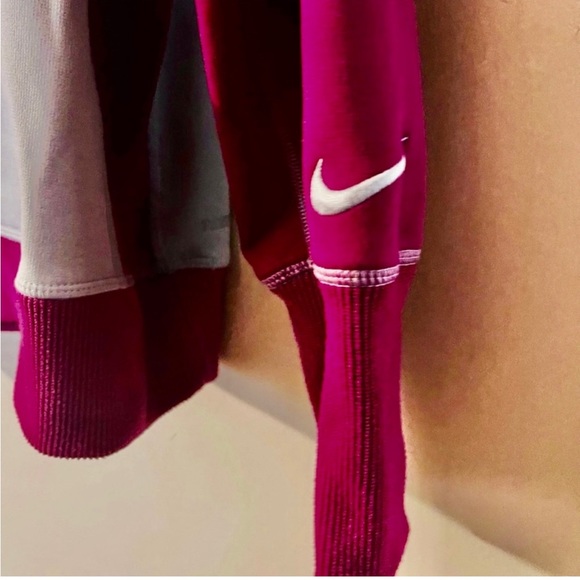 Womens Nike hoodies top therma fit size M. - Picture 2 of 6